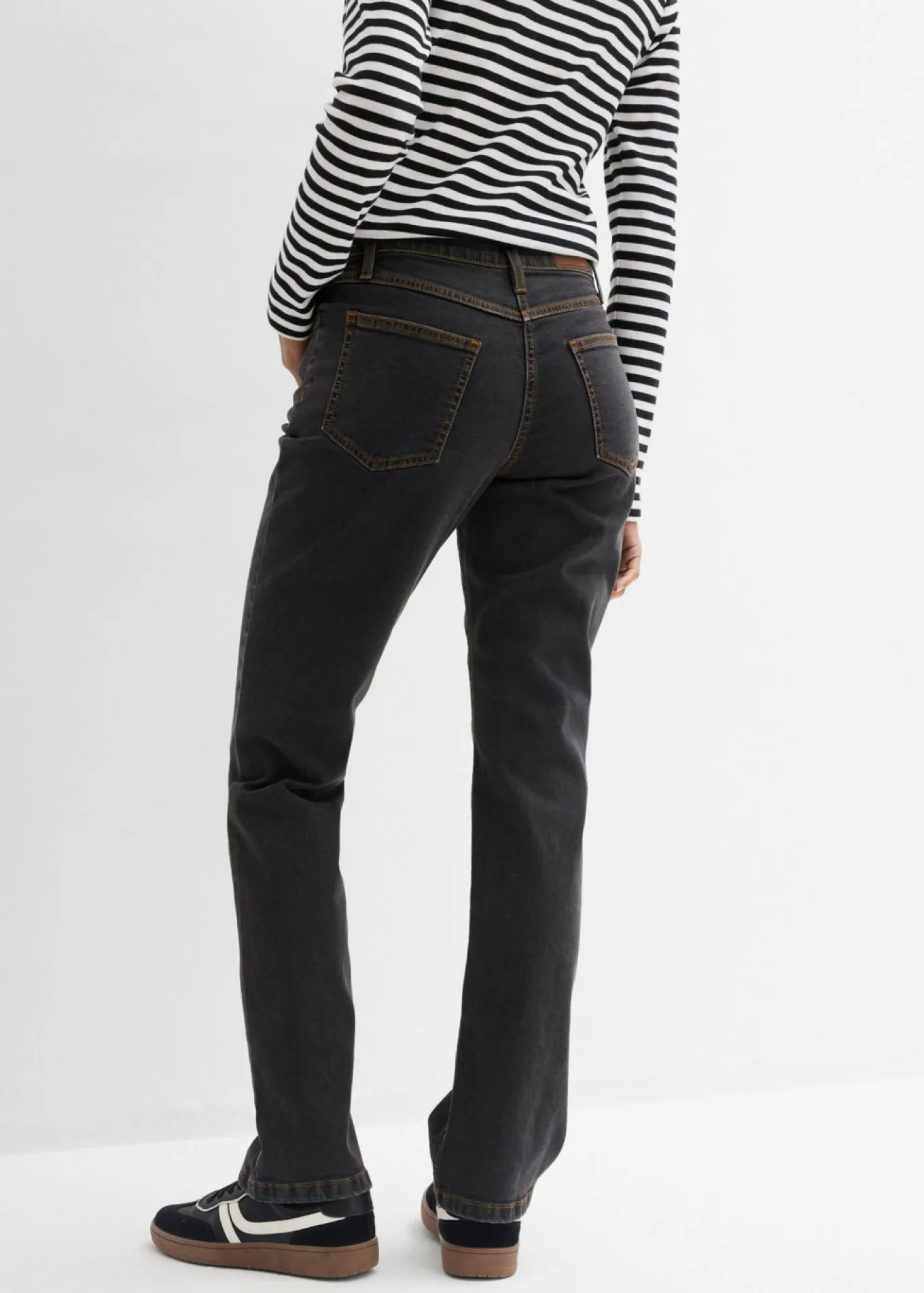 Vaqueros straight, mid waist, elásticos