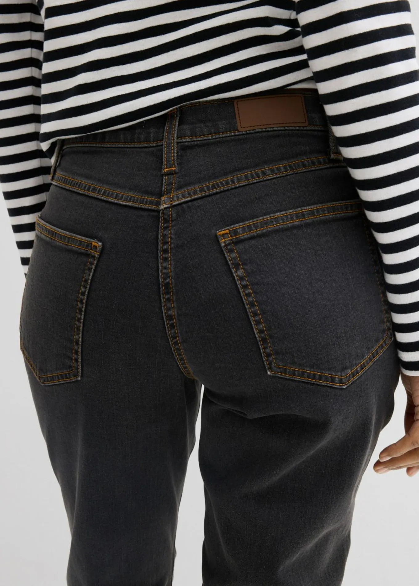 Vaqueros straight, mid waist, elásticos