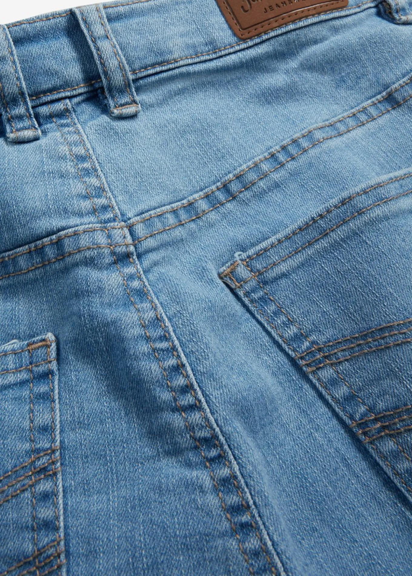 Vaqueros straight, mid waist, elásticos