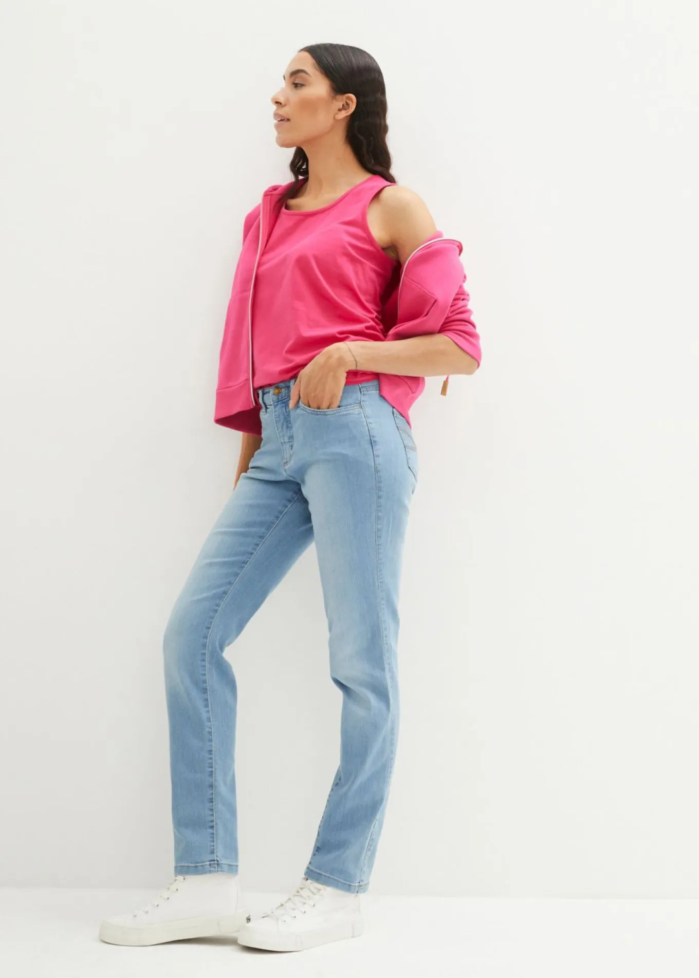 Vaqueros straight, mid waist, elásticos