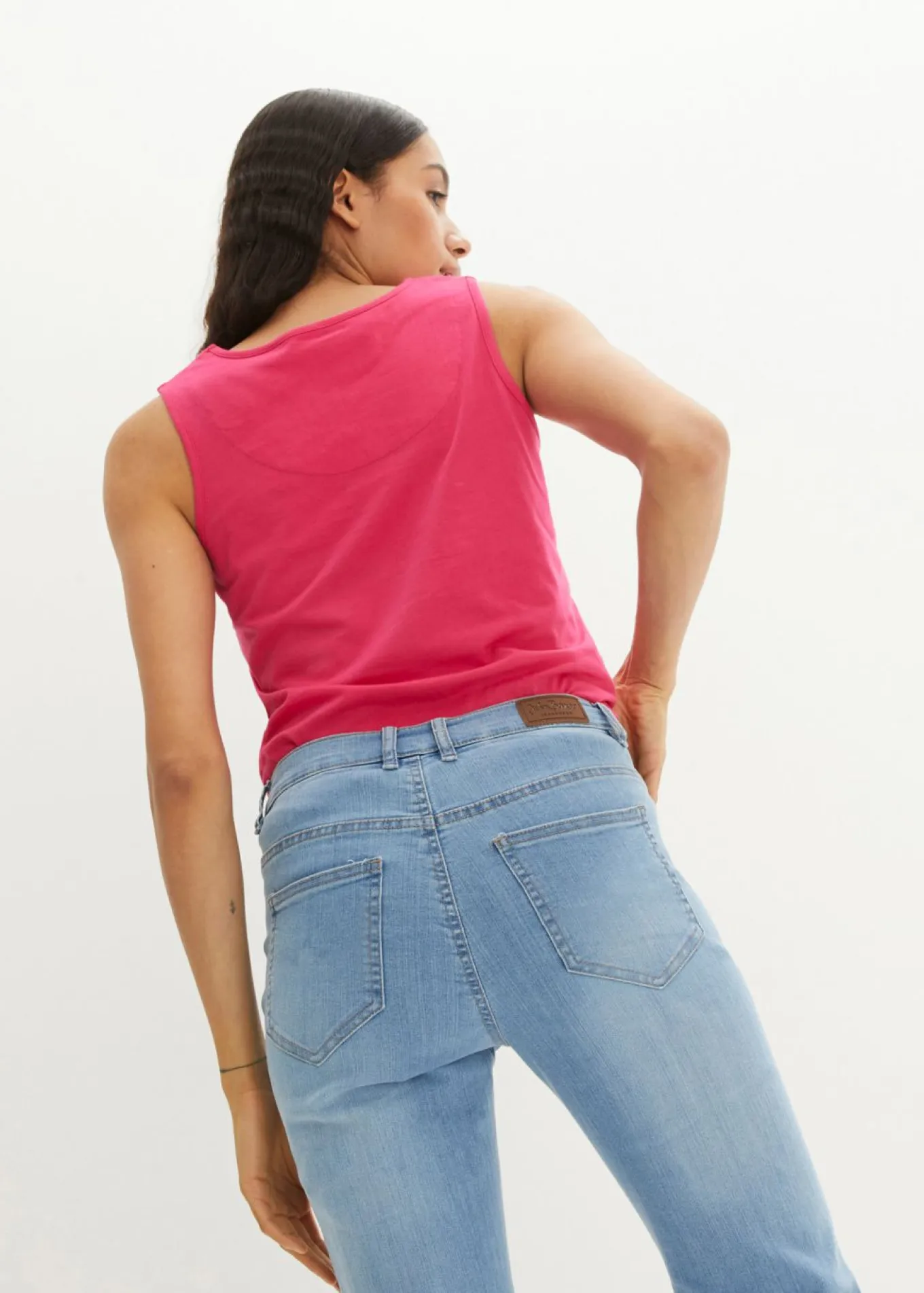 Vaqueros straight, mid waist, elásticos