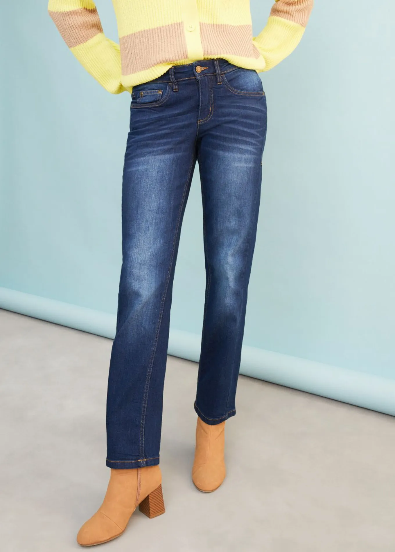 Vaqueros straight, mid waist, elásticos