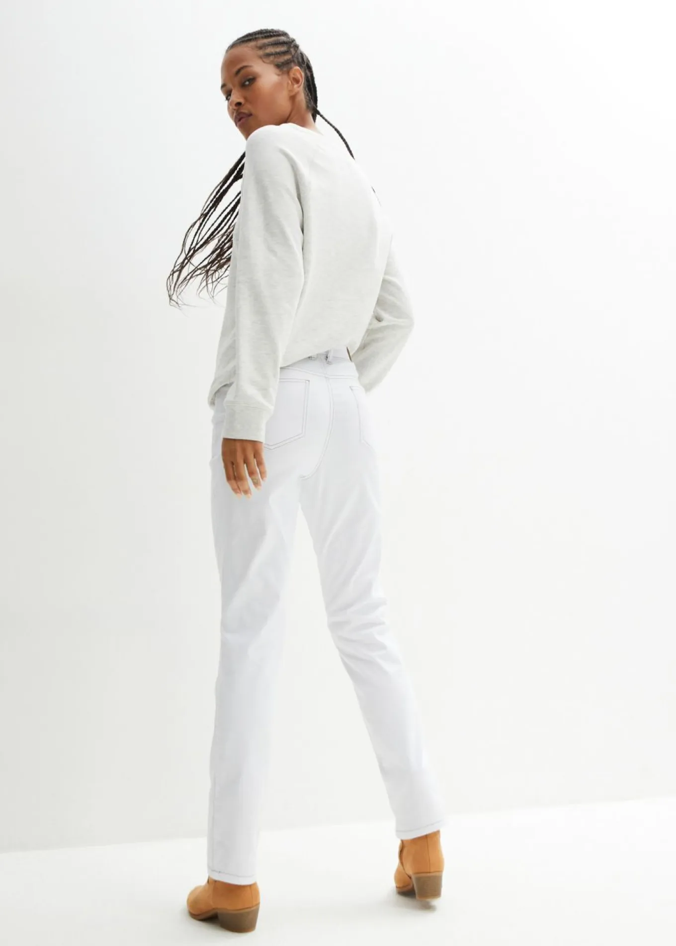 Vaqueros straight, mid waist, elásticos