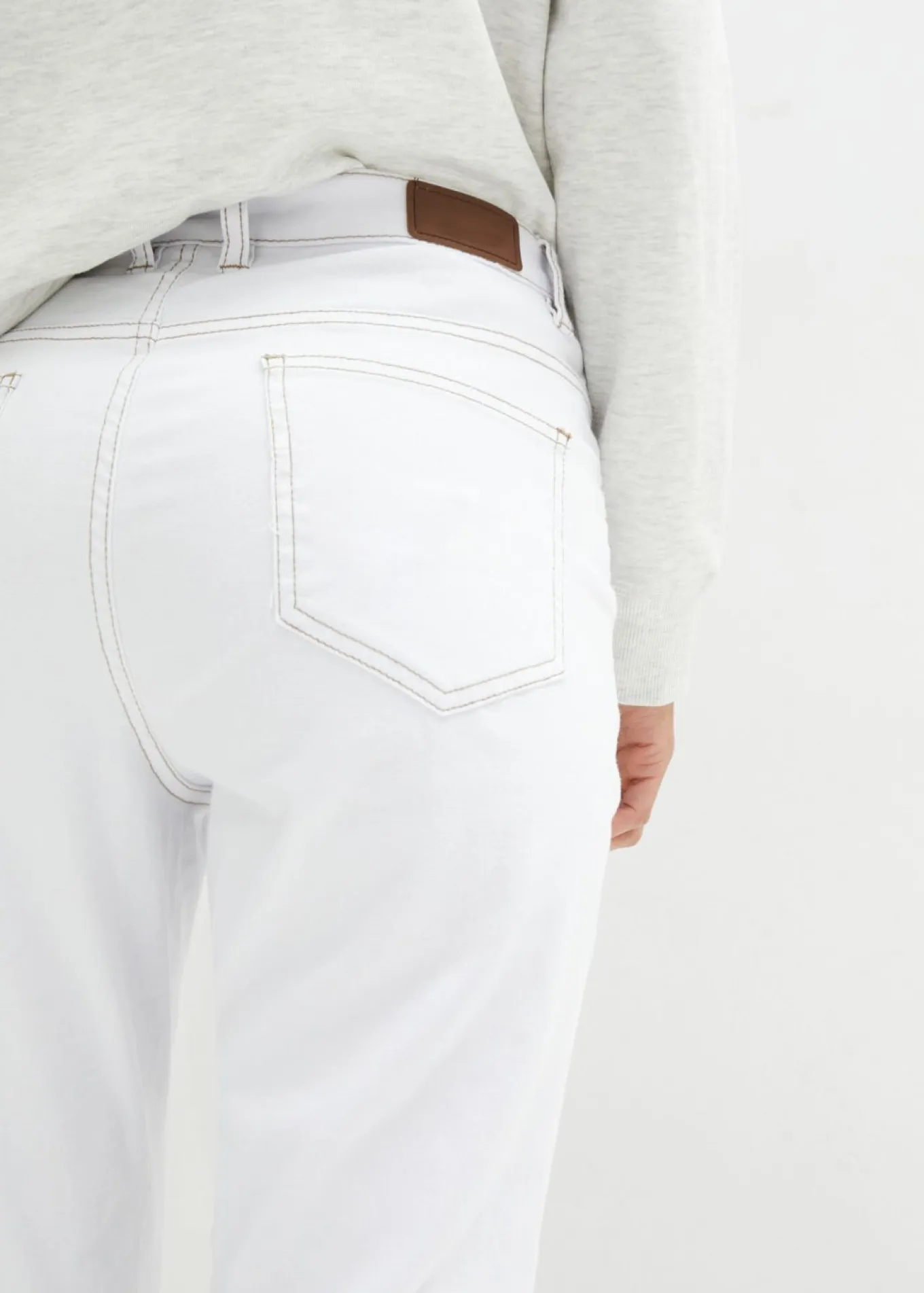 Vaqueros straight, mid waist, elásticos
