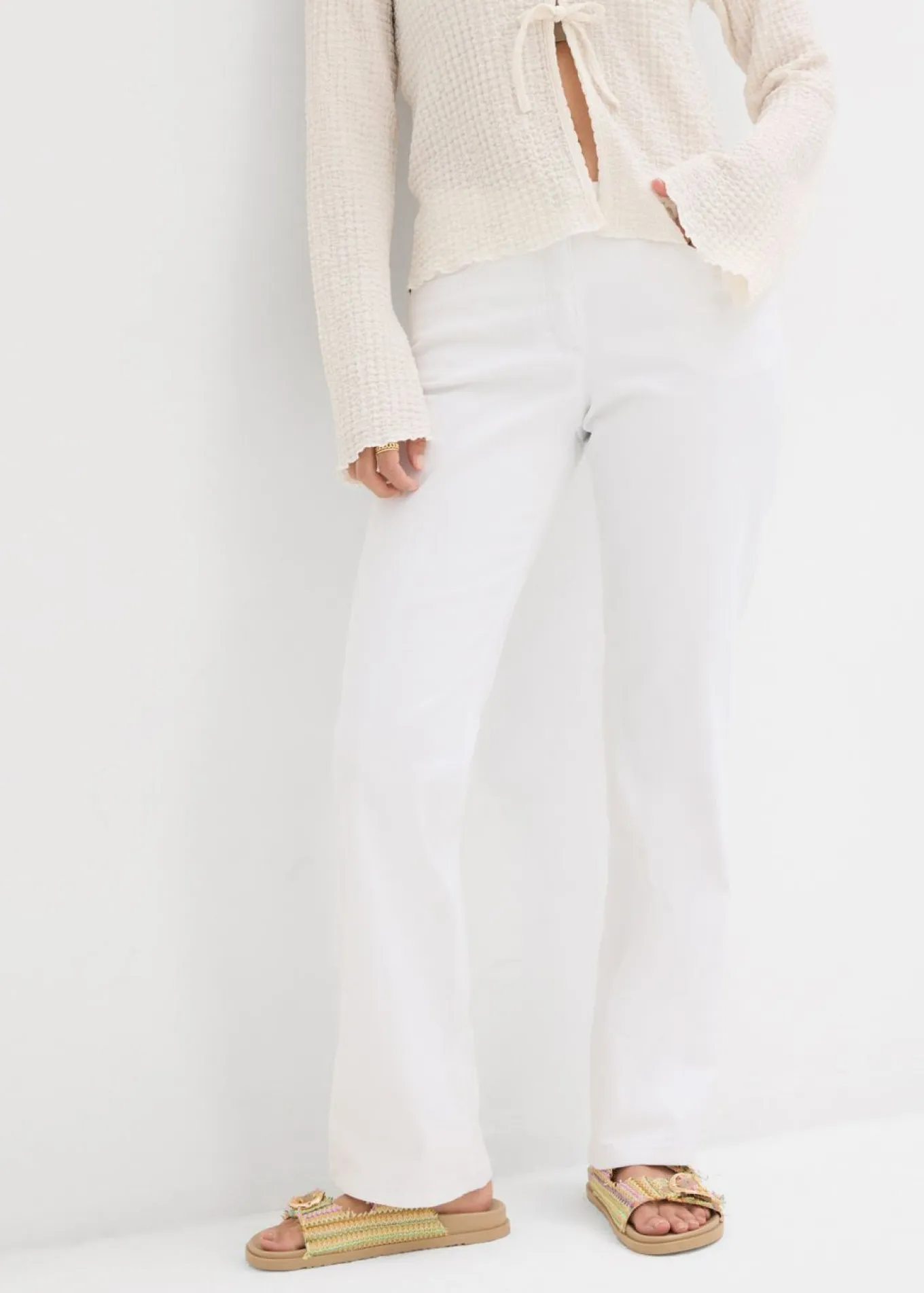 Vaqueros straight, mid waist, elásticos
