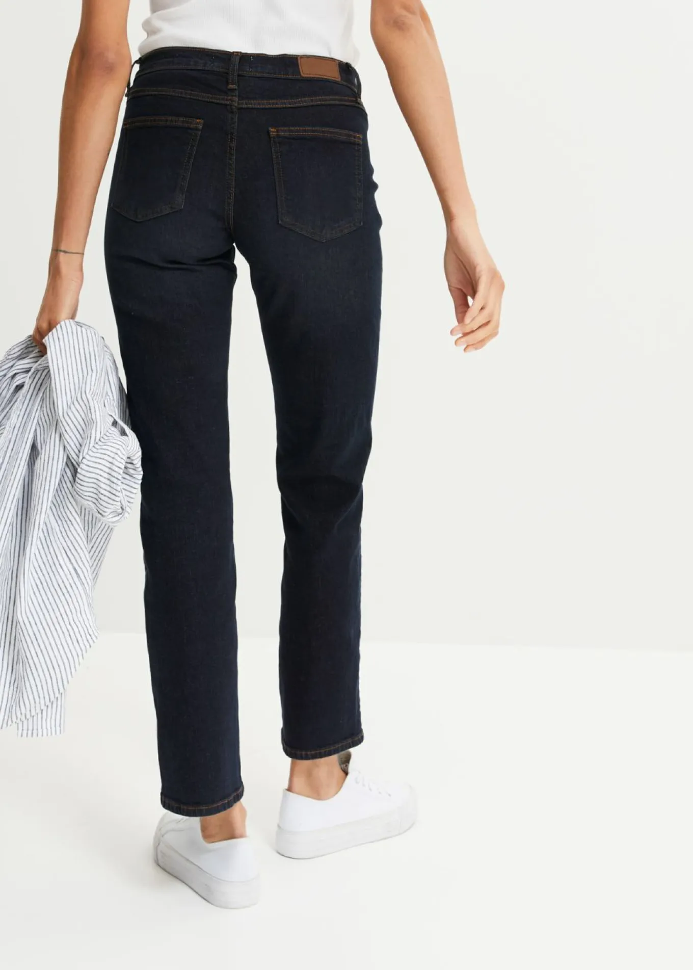 Vaqueros straight, mid waist, elásticos