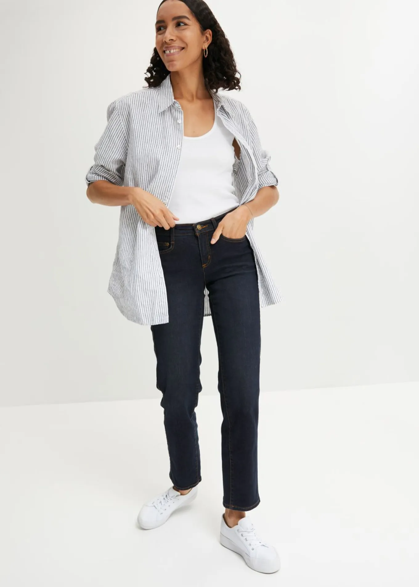 Vaqueros straight, mid waist, elásticos