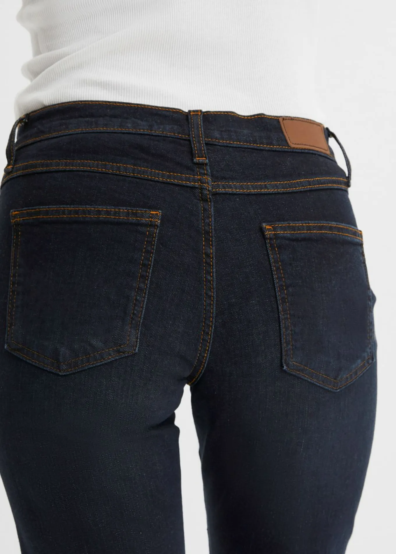 Vaqueros straight, mid waist, elásticos