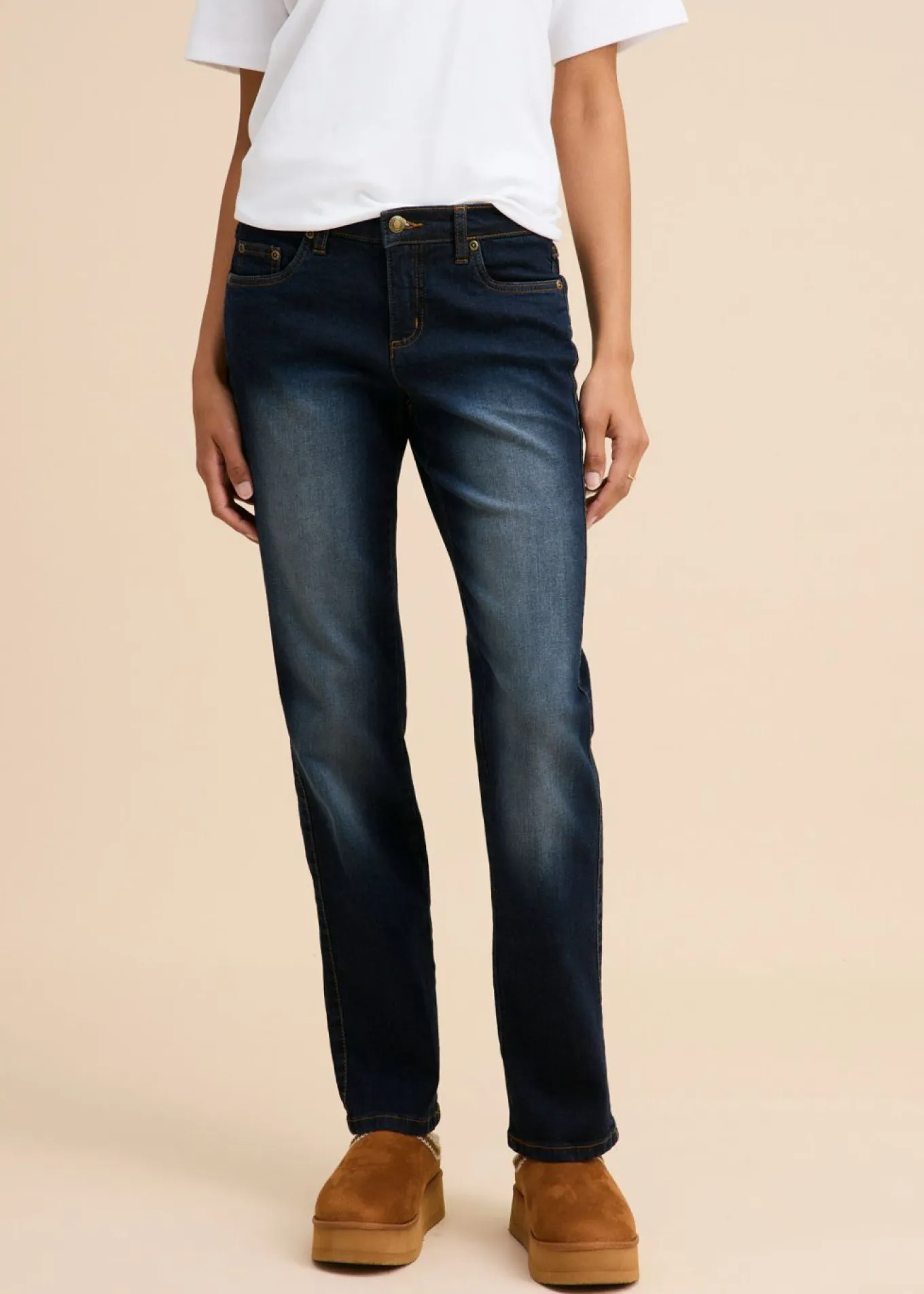 Vaqueros straight, mid waist, elásticos