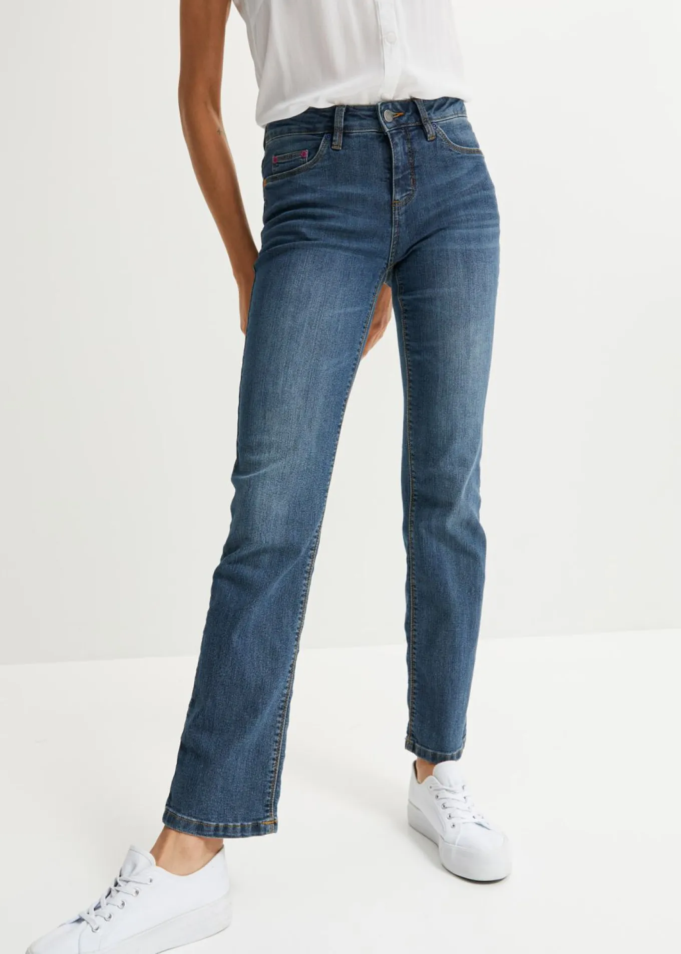 Vaqueros straight, mid waist, elásticos