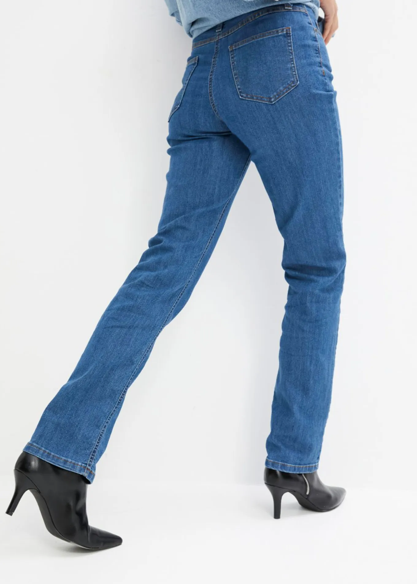Vaqueros straight, mid waist, elásticos