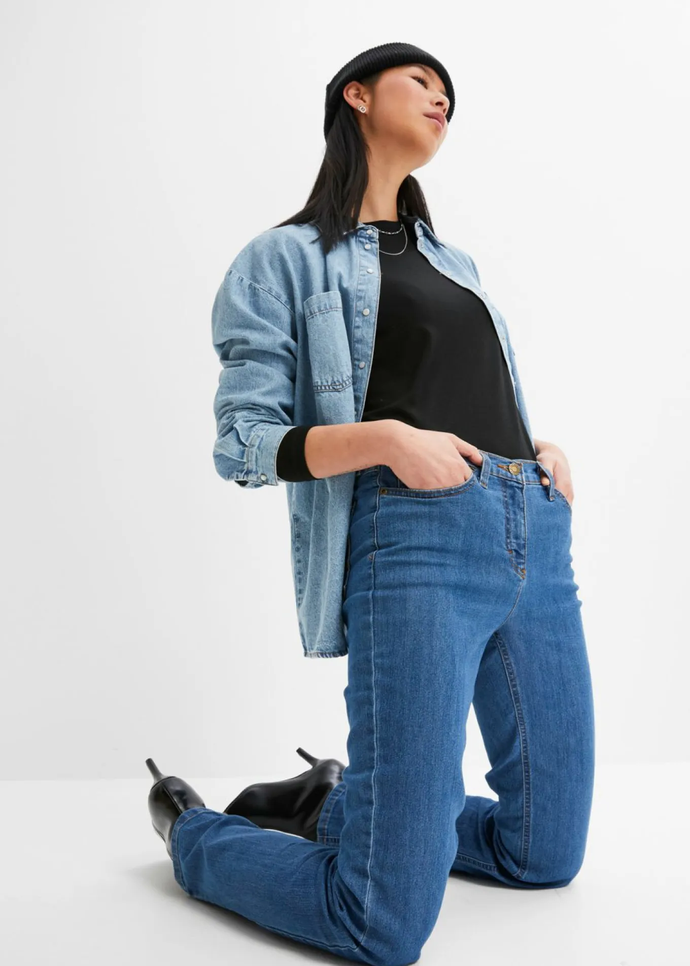 Vaqueros straight, mid waist, elásticos