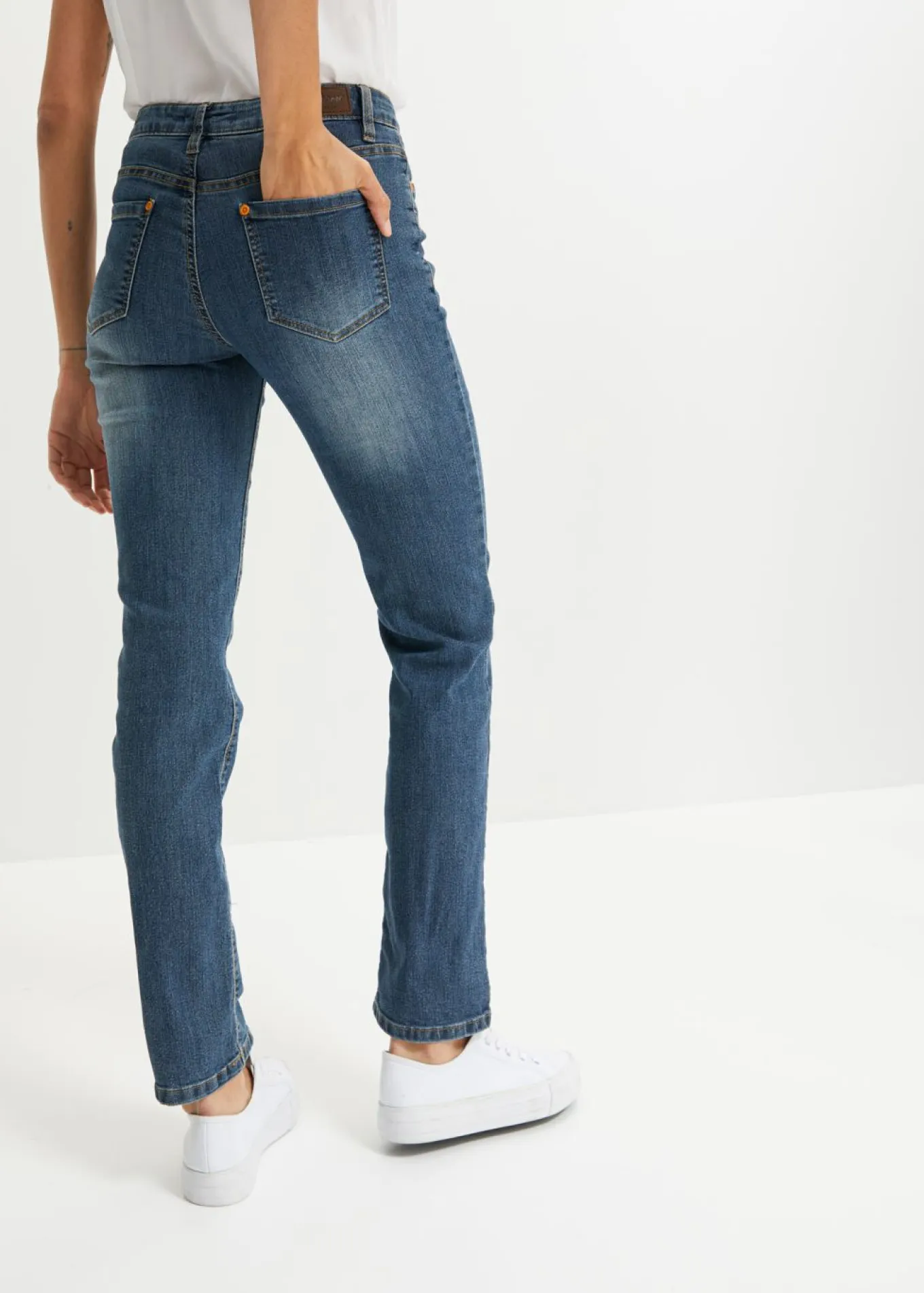 Vaqueros straight, mid waist, elásticos