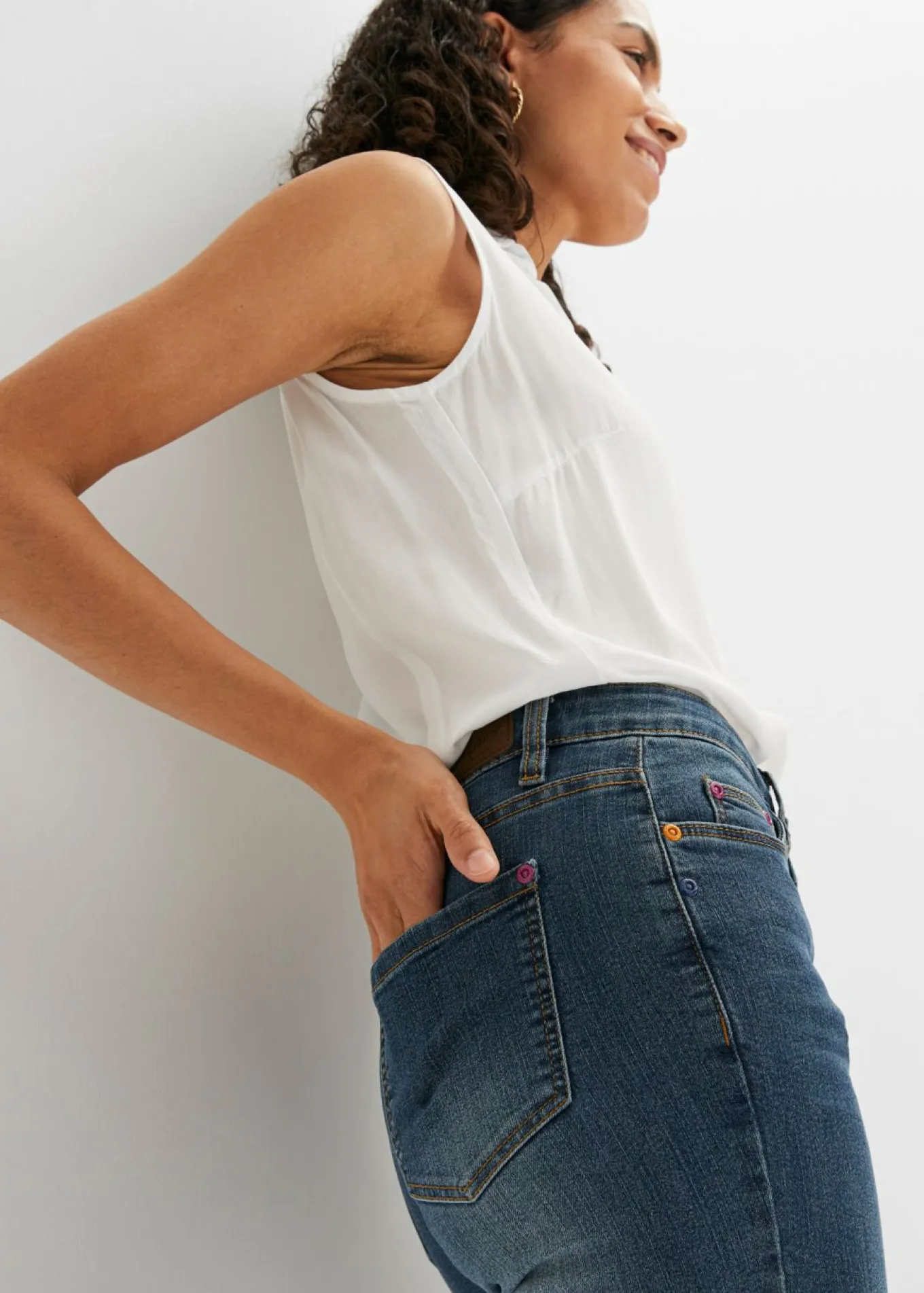 Vaqueros straight, mid waist, elásticos