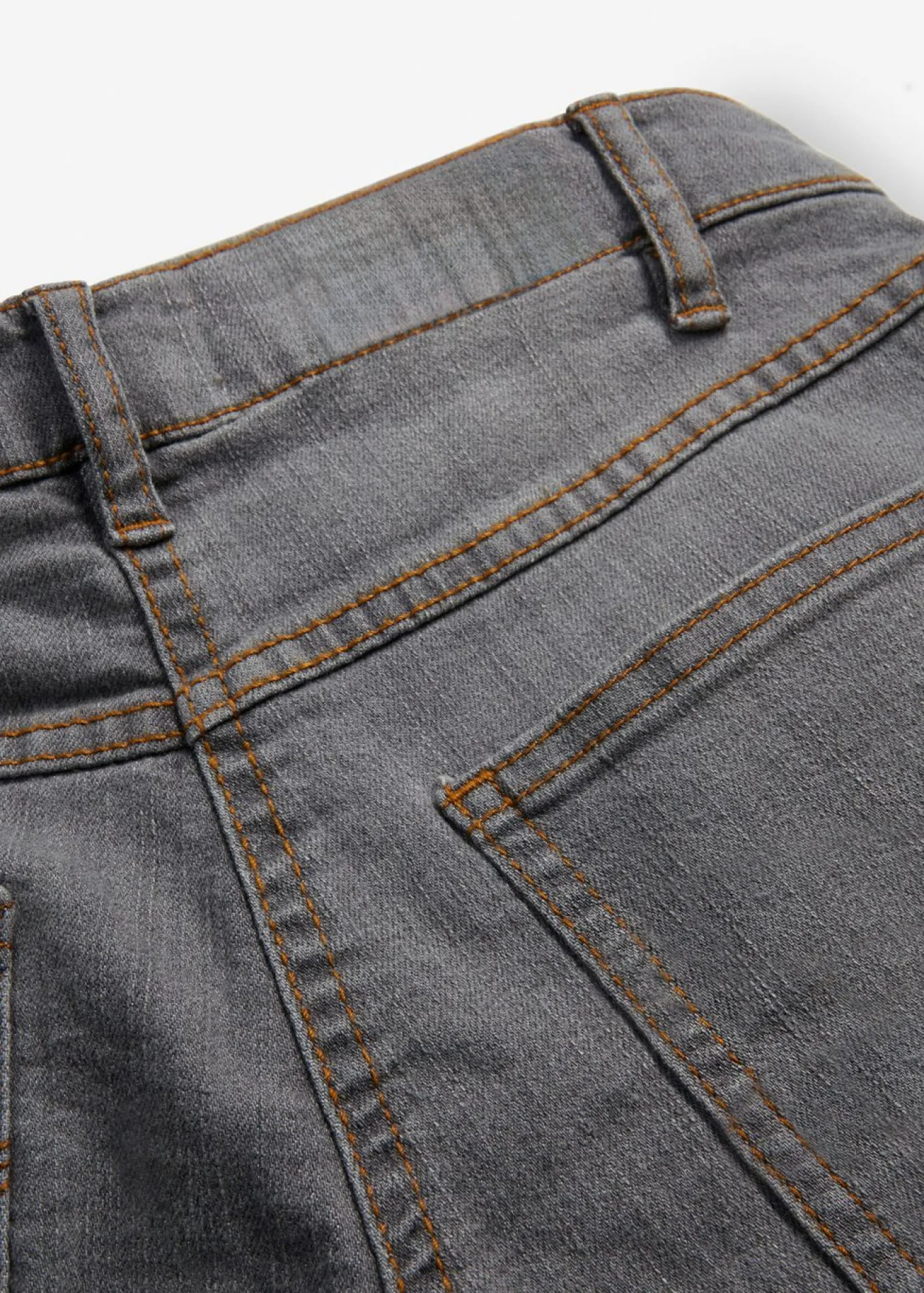 Vaqueros straight, mid waist, elásticos