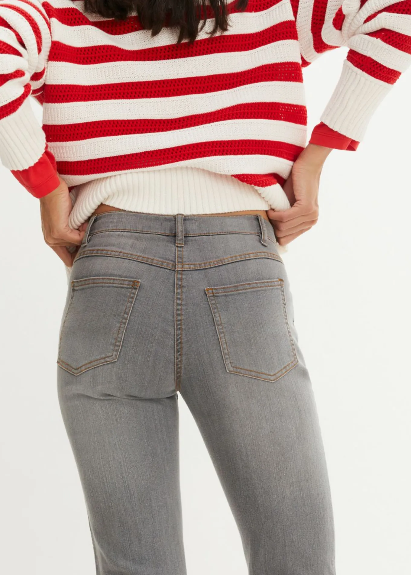 Vaqueros straight, mid waist, elásticos
