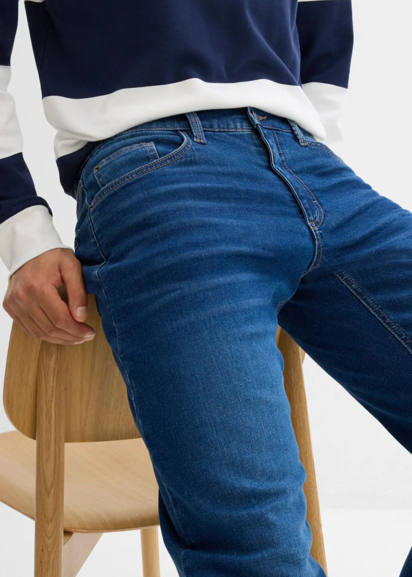 Vaqueros térmicos elásticos con corte informal, cinturilla cómoda y diseño recto