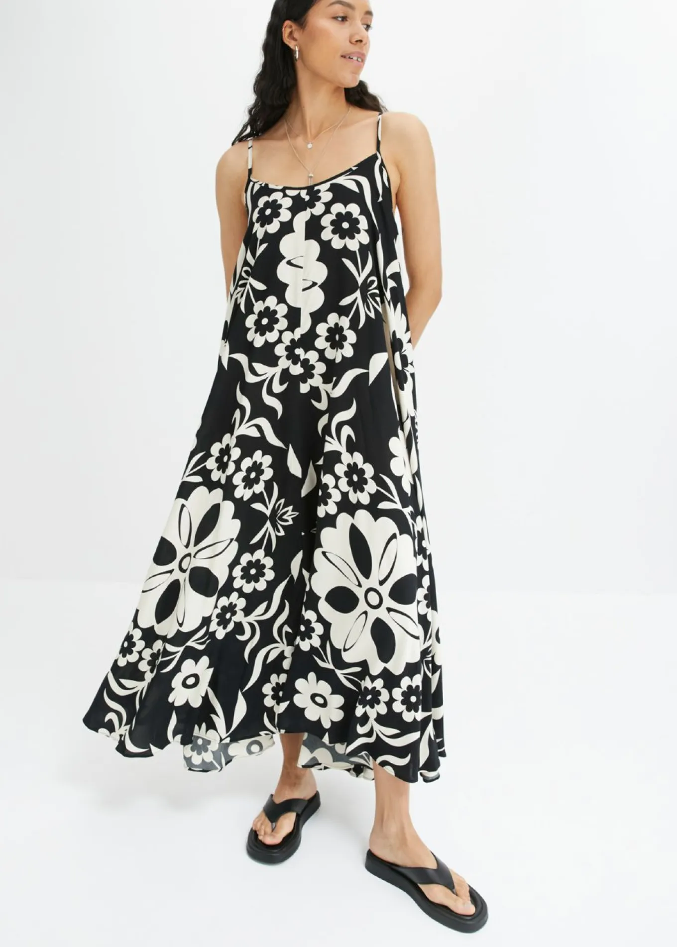 Vestido ancho de tirantes de viscosa fluida