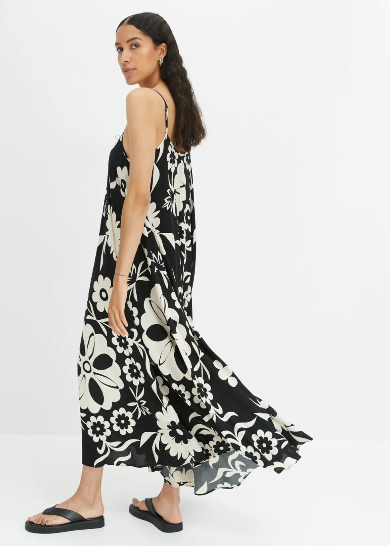 Vestido ancho de tirantes de viscosa fluida