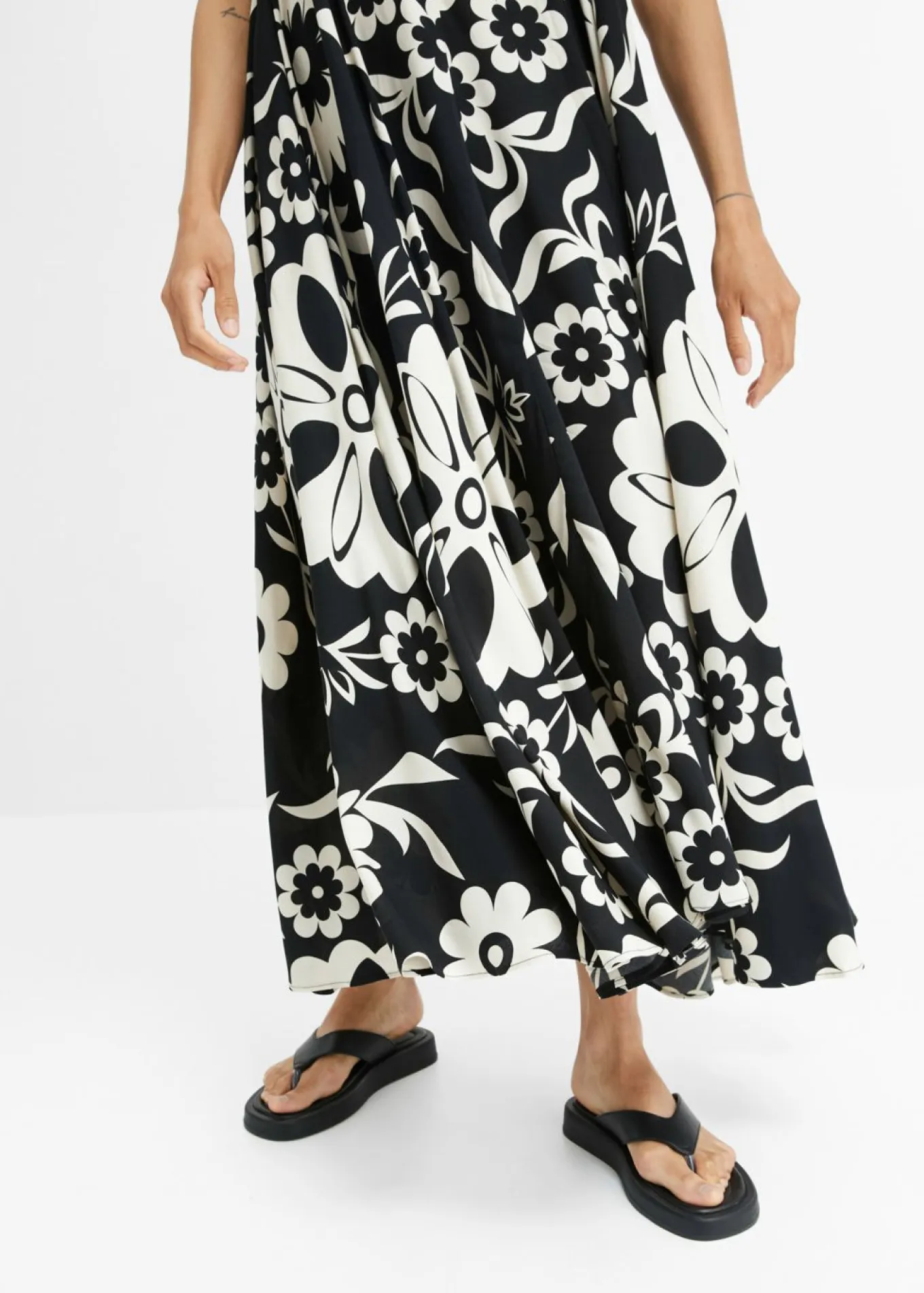 Vestido ancho de tirantes de viscosa fluida