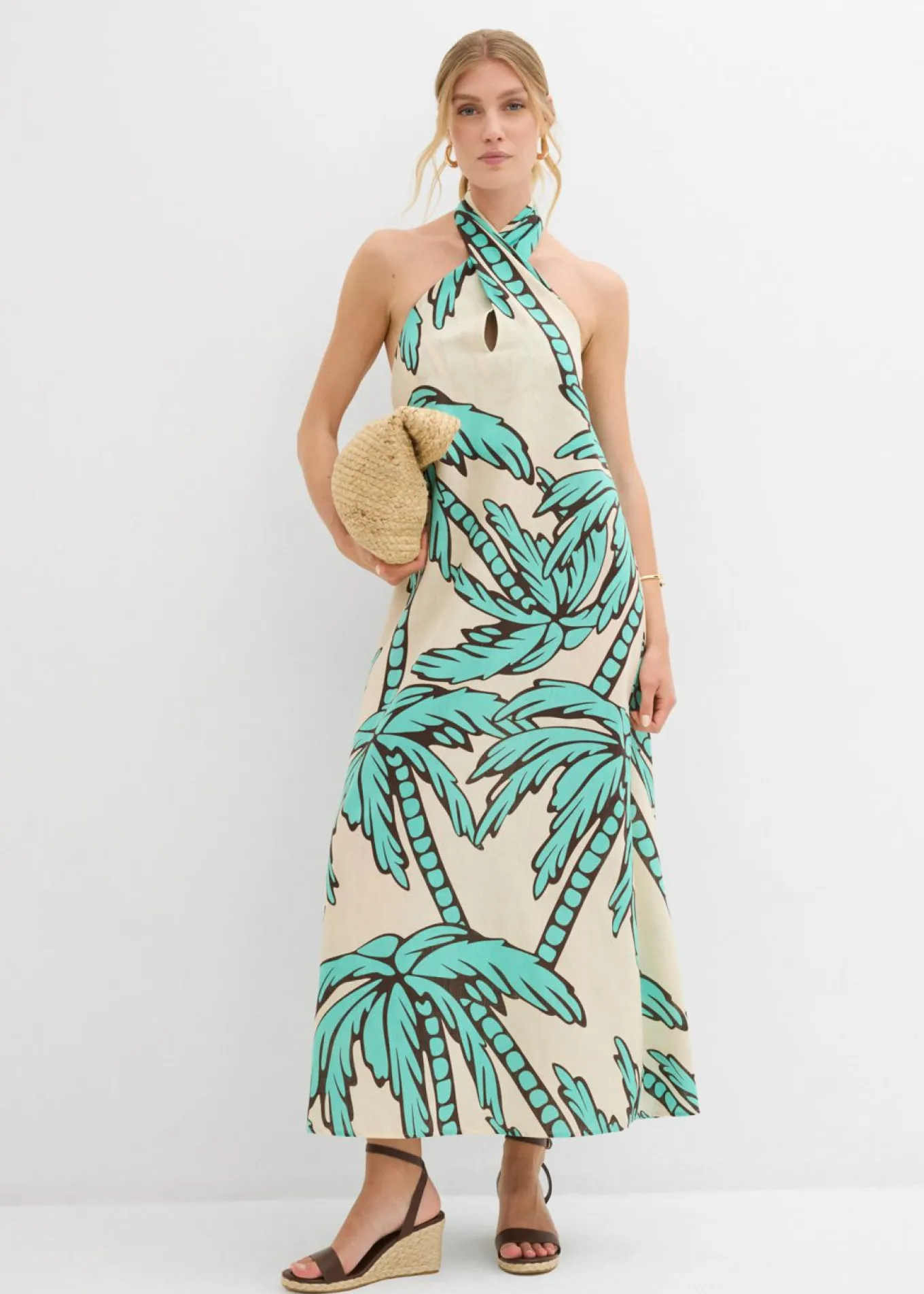 Vestido anudado al cuello con corte en A