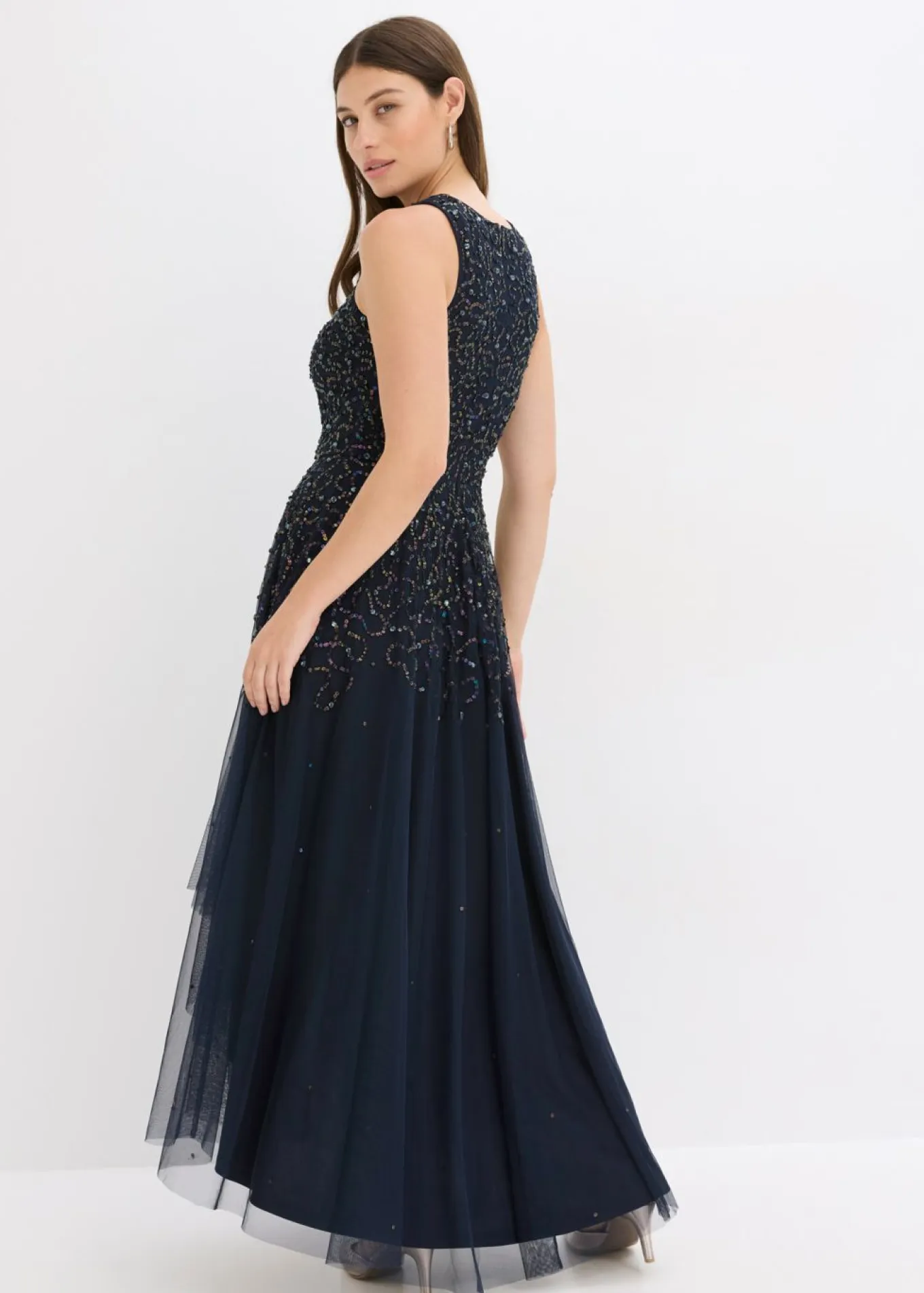 Vestido asimétrico con bordado de lentejuelas