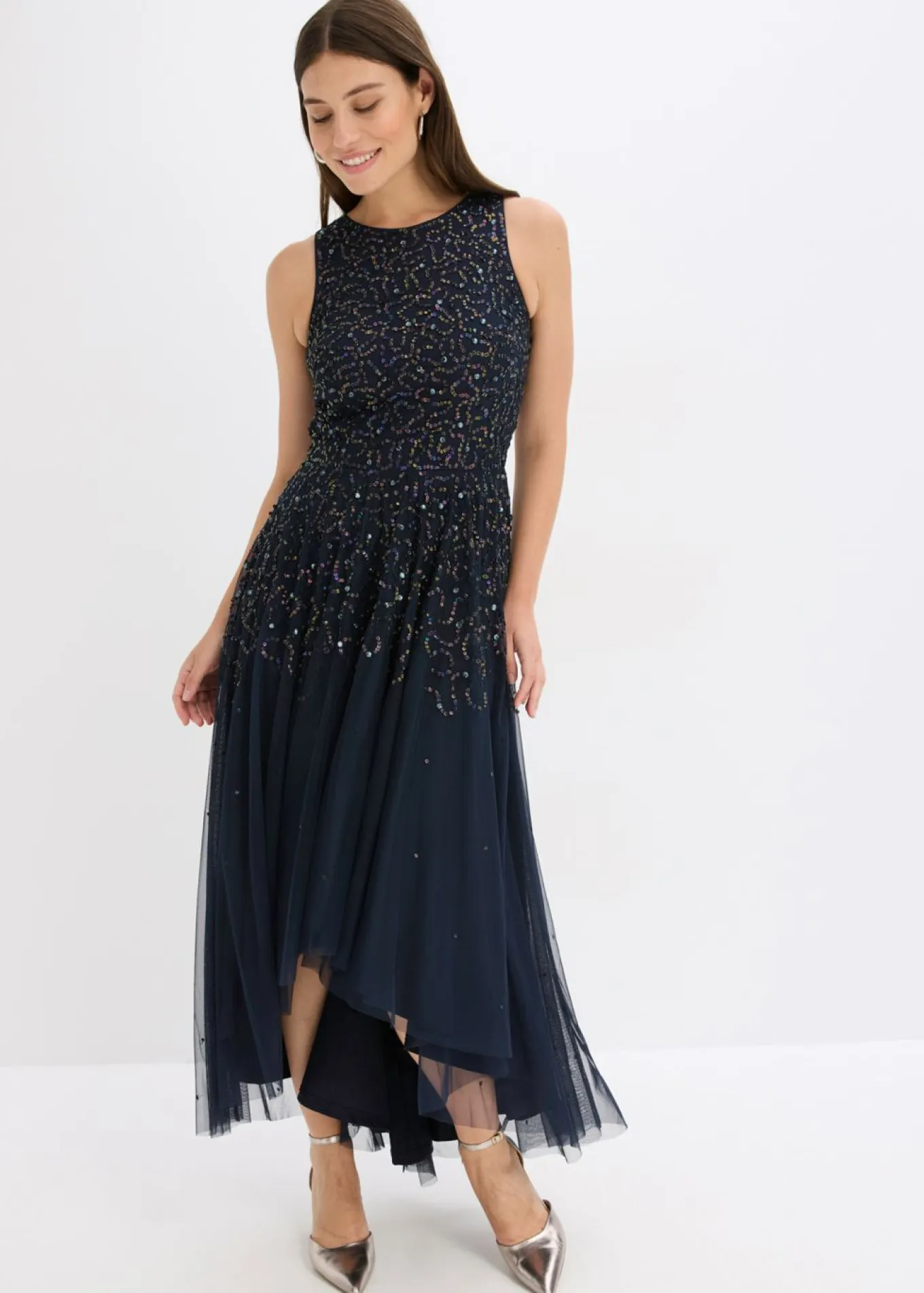 Vestido asimétrico con bordado de lentejuelas