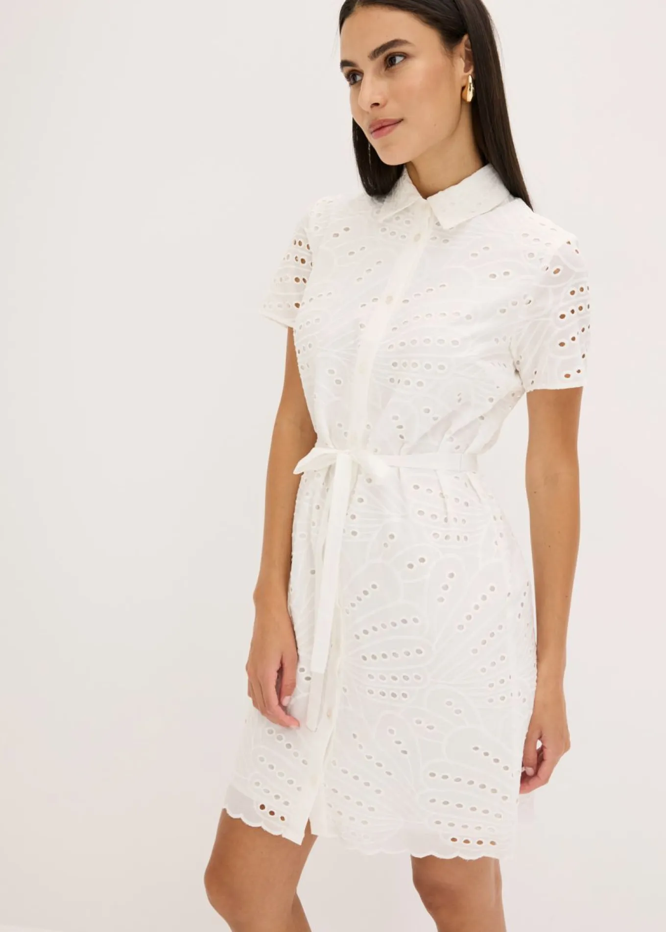 Vestido camisero con bordado calado