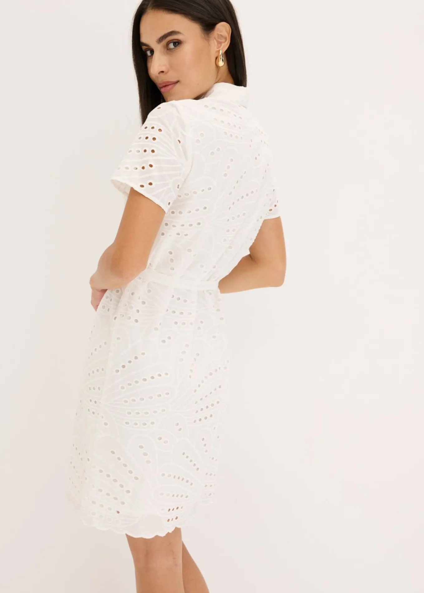 Vestido camisero con bordado calado