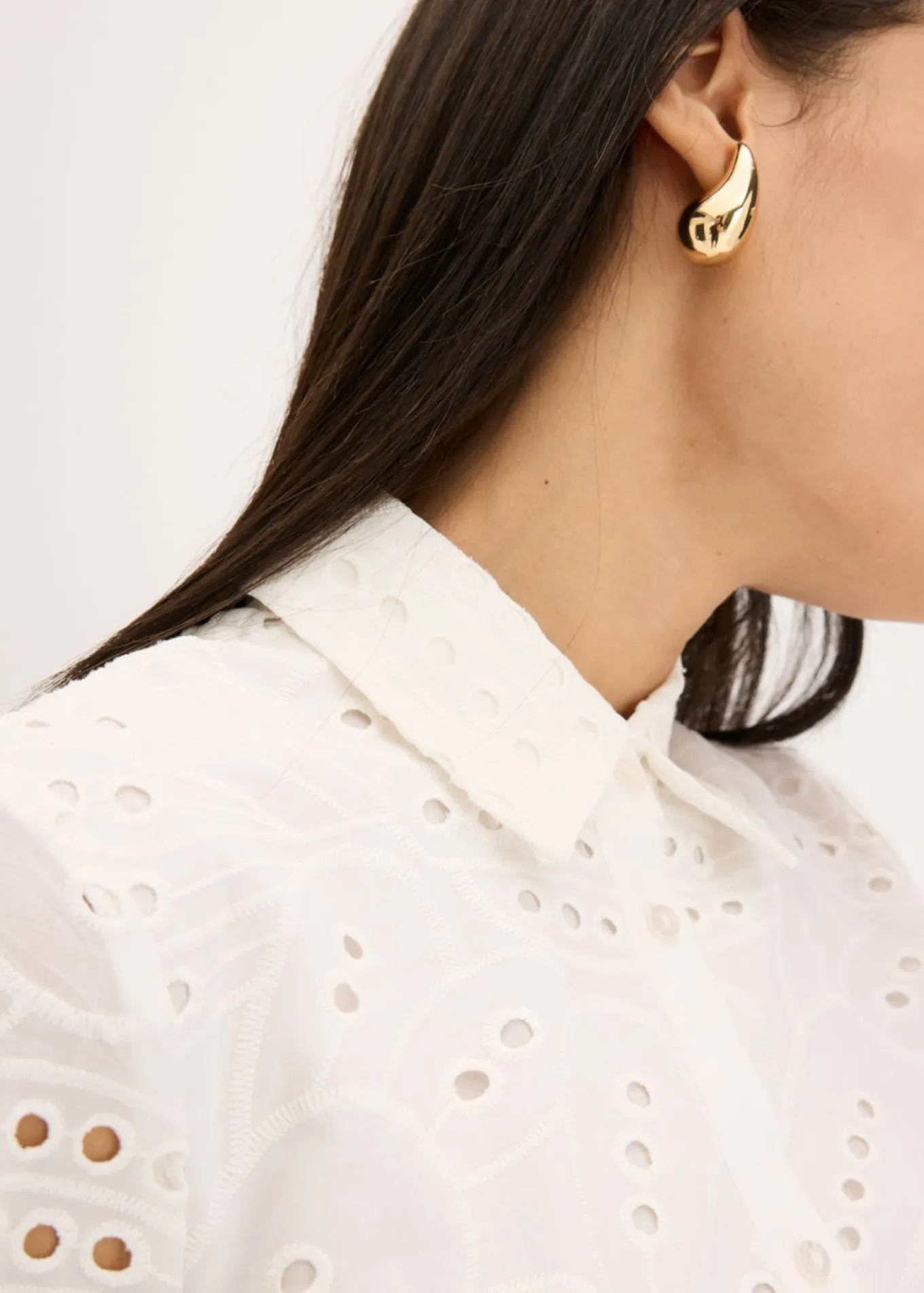 Vestido camisero con bordado calado