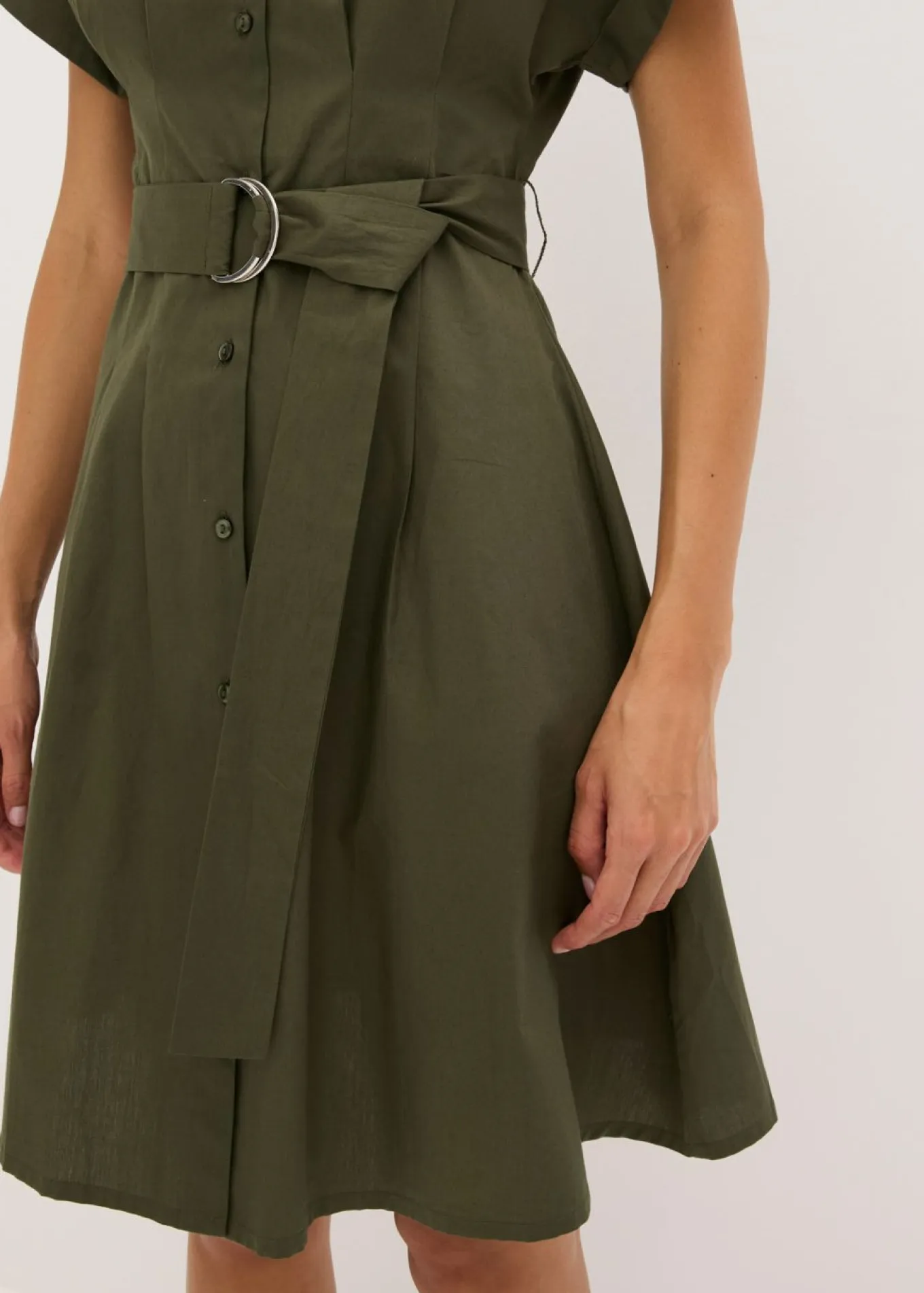 Vestido camisero con cinturón