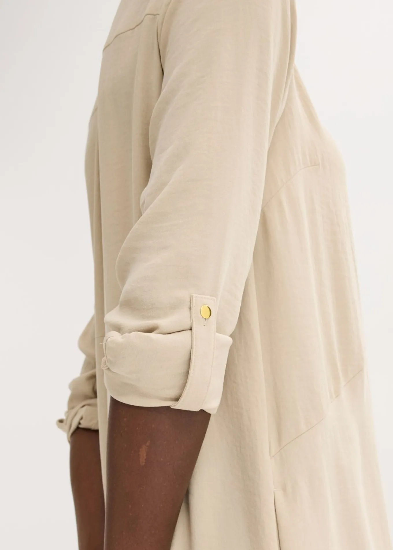 Vestido camisero con encaje en escalera