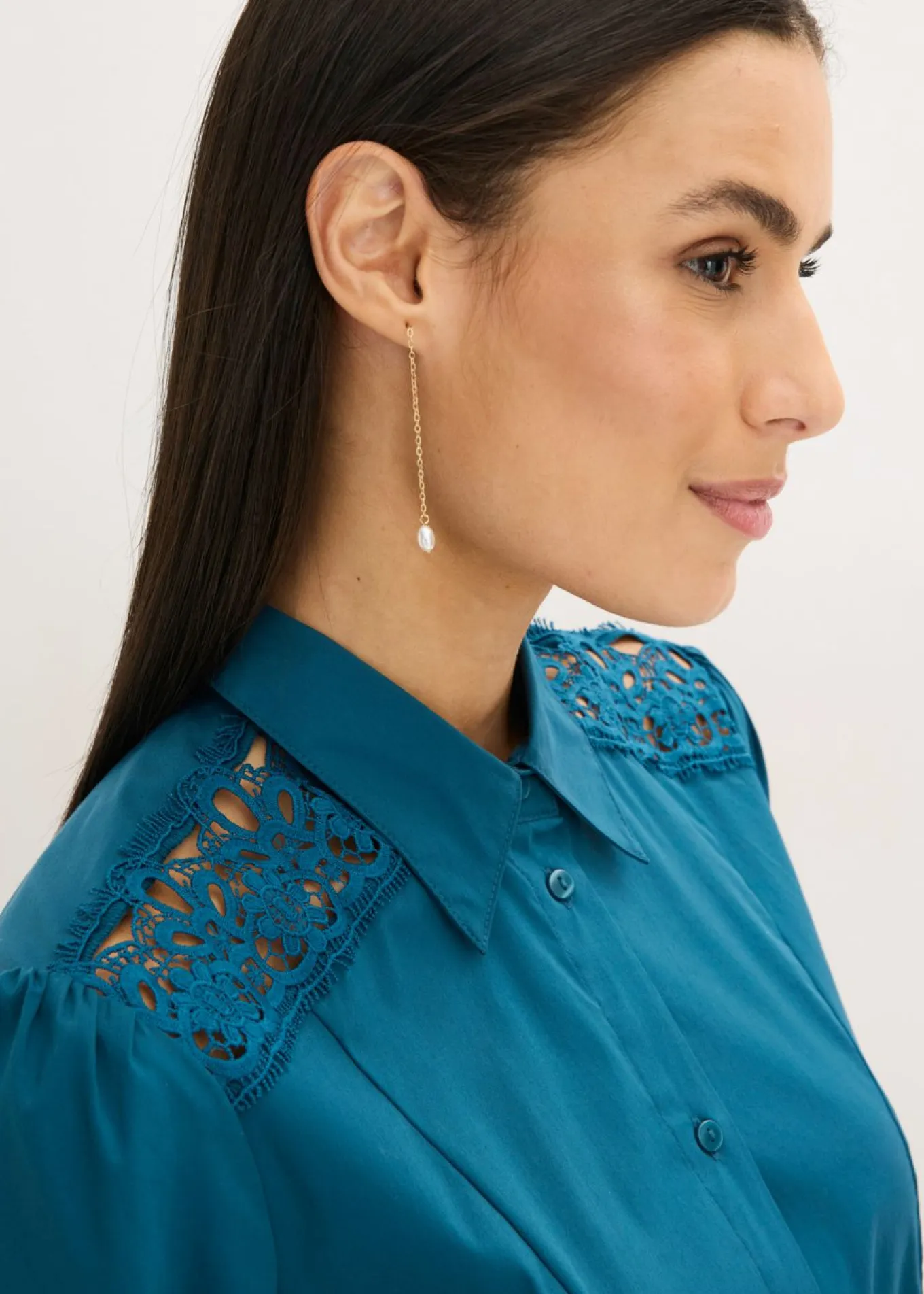 Vestido camisero con encaje y cordón