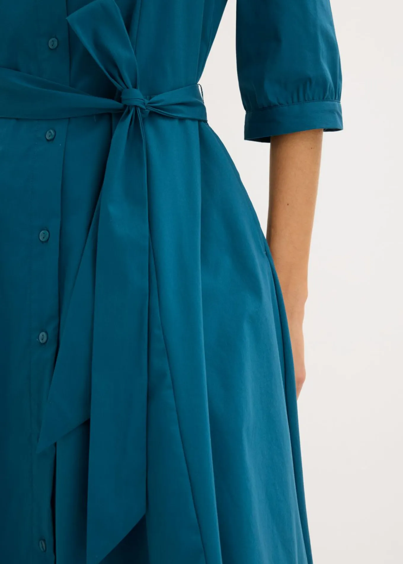 Vestido camisero con encaje y cordón