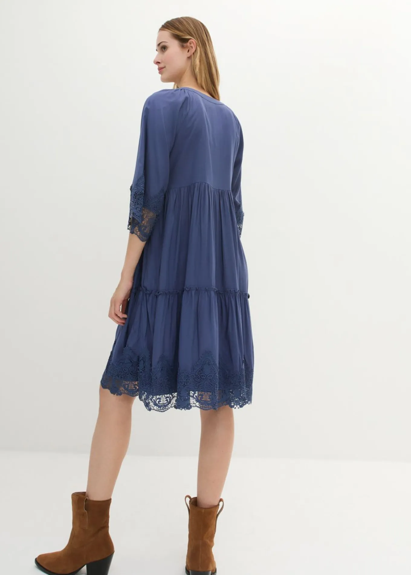 Vestido camisero con encaje