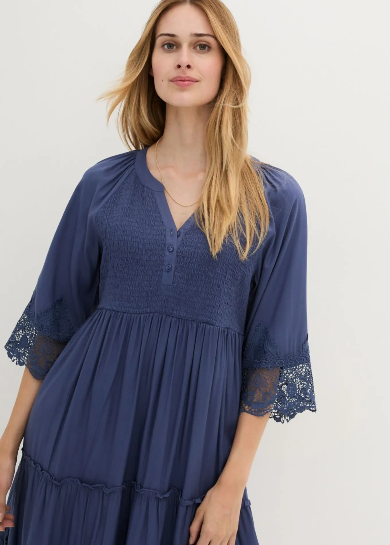 Vestido camisero con encaje
