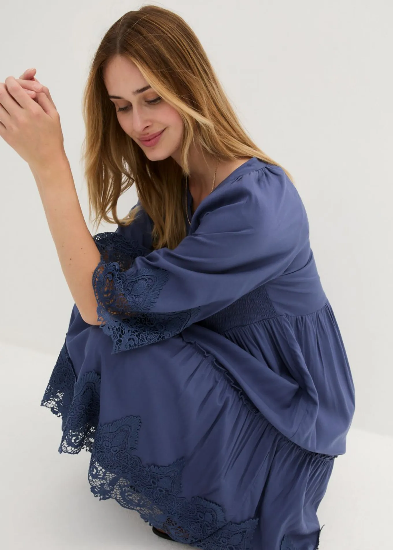 Vestido camisero con encaje