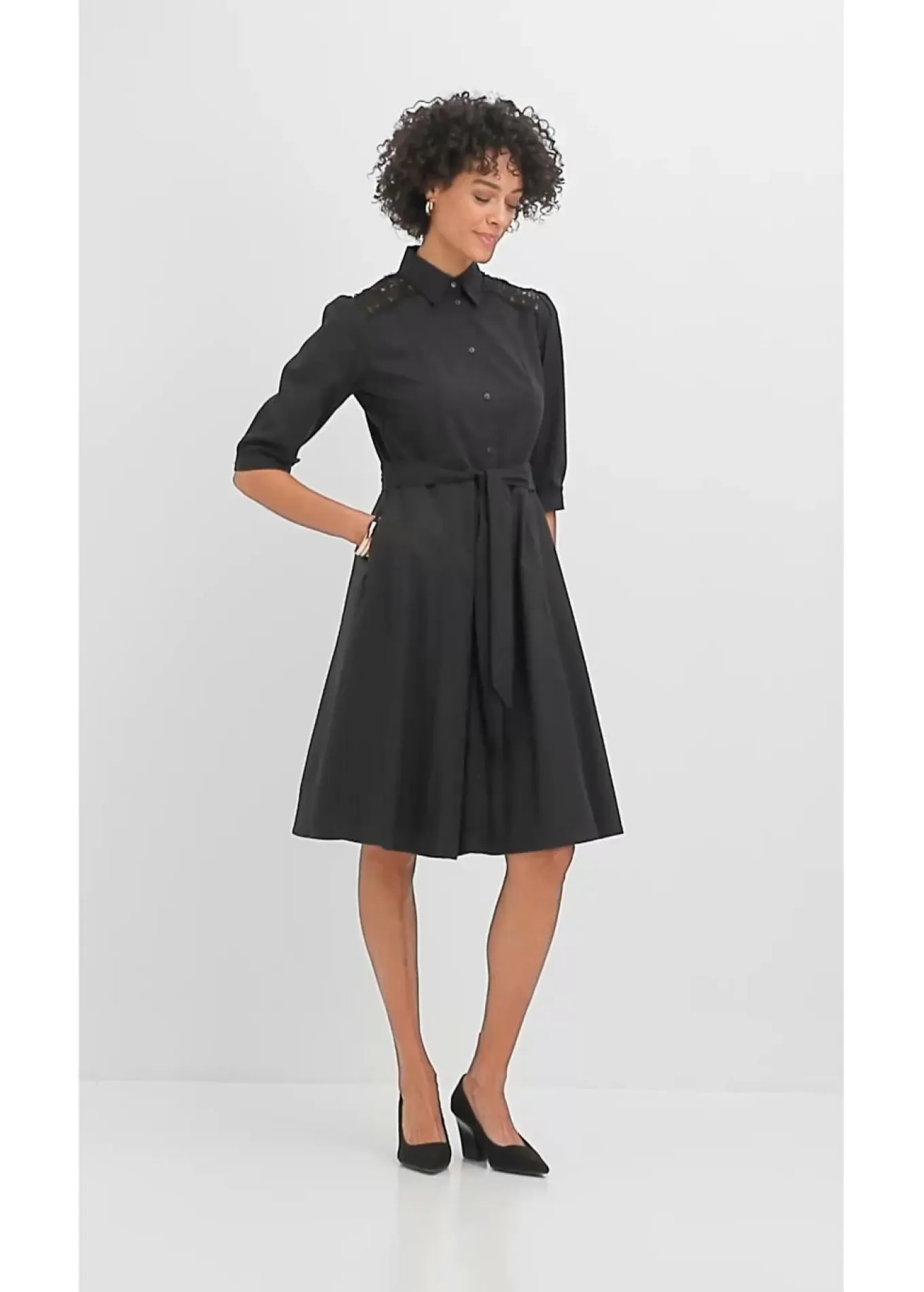 Vestido camisero con encaje y cordón