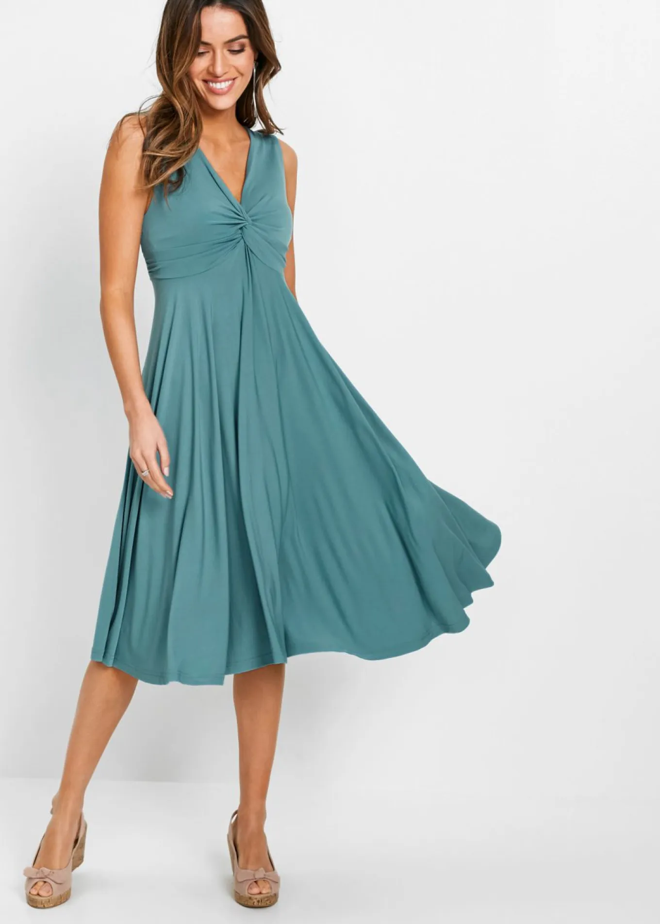 Vestido camisero con escote en V
