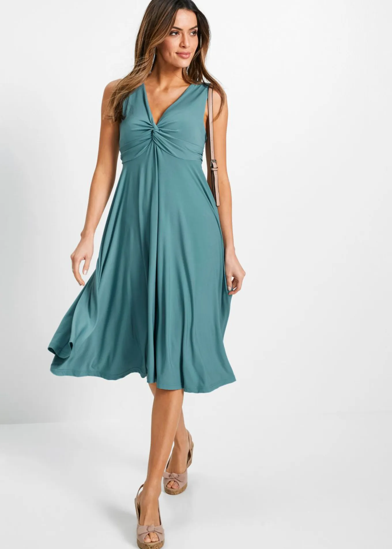 Vestido camisero con escote en V