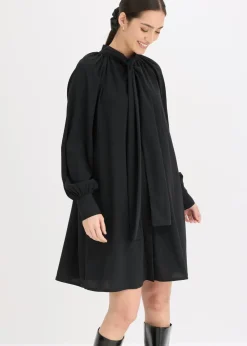Vestido camisero con lazo en el cuello