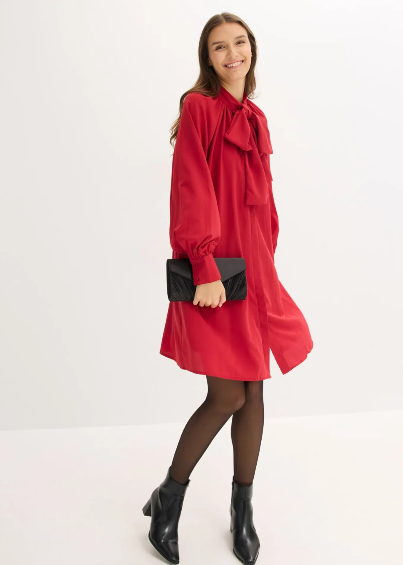 Vestido camisero con lazo en el cuello
