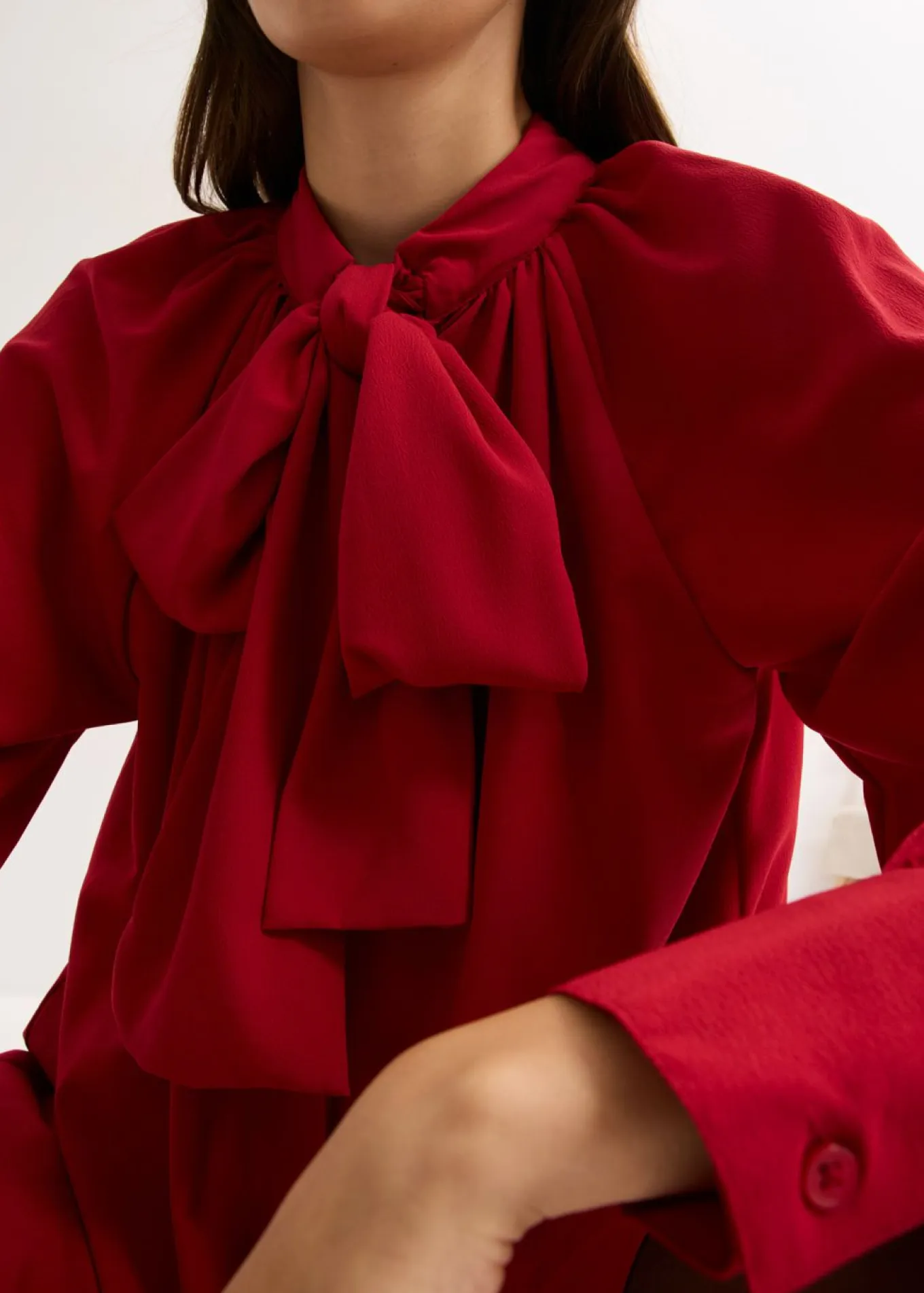 Vestido camisero con lazo en el cuello