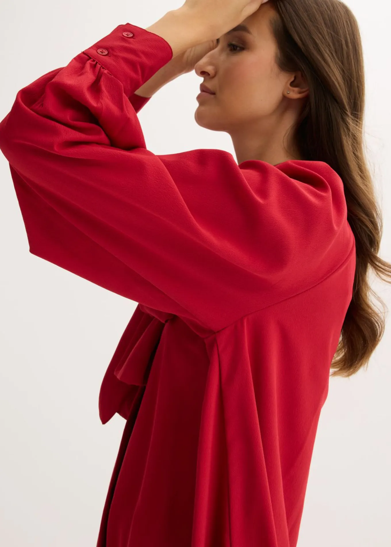 Vestido camisero con lazo en el cuello