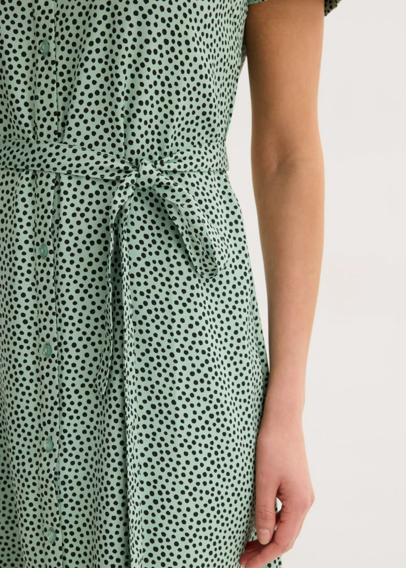 Vestido camisero con lunares