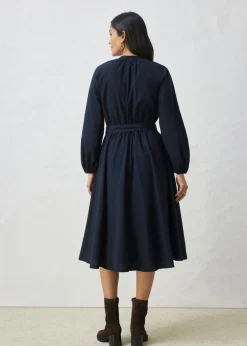 Vestido camisero con parte de seda y cinturón
