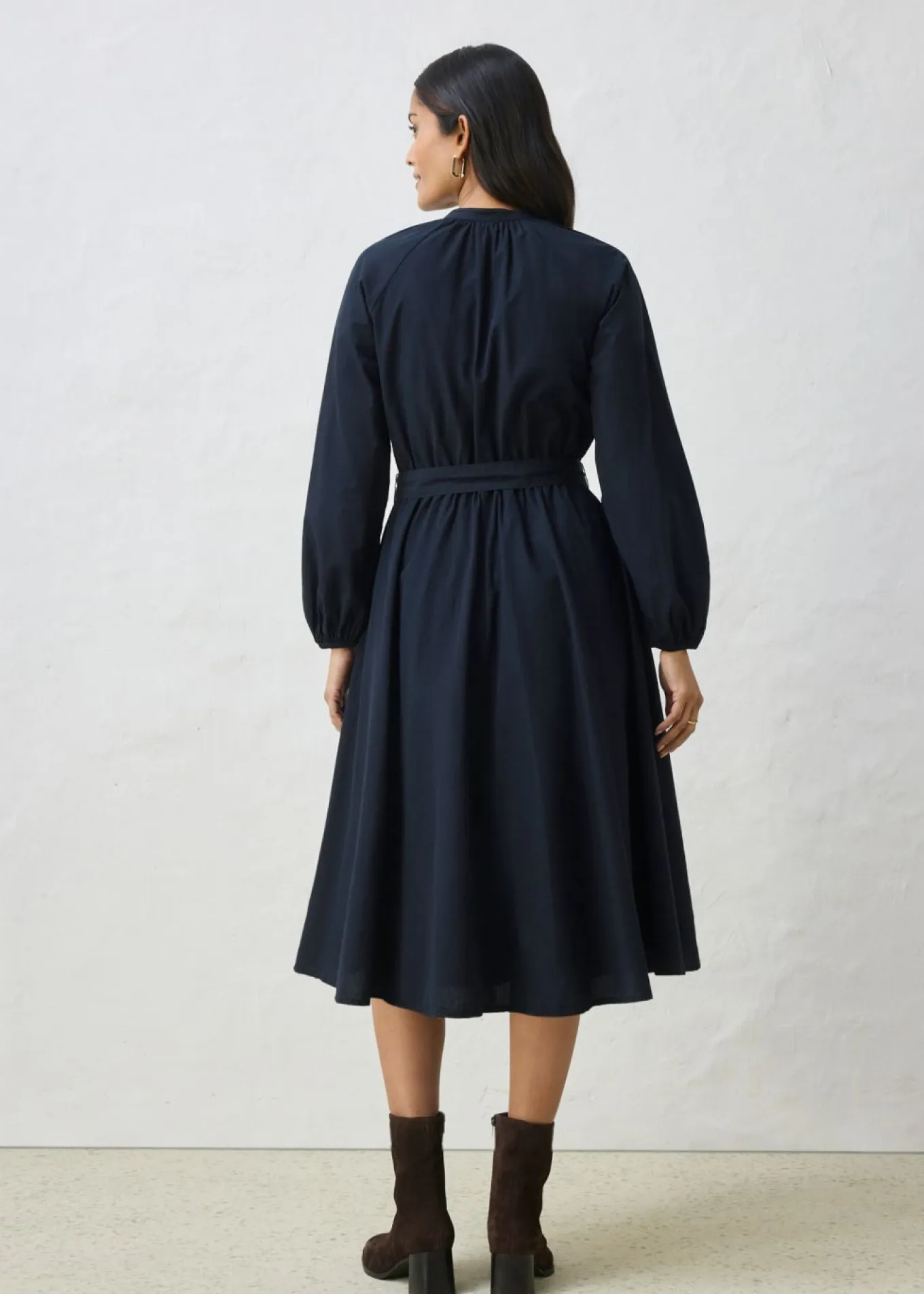 Vestido camisero con parte de seda y cinturón