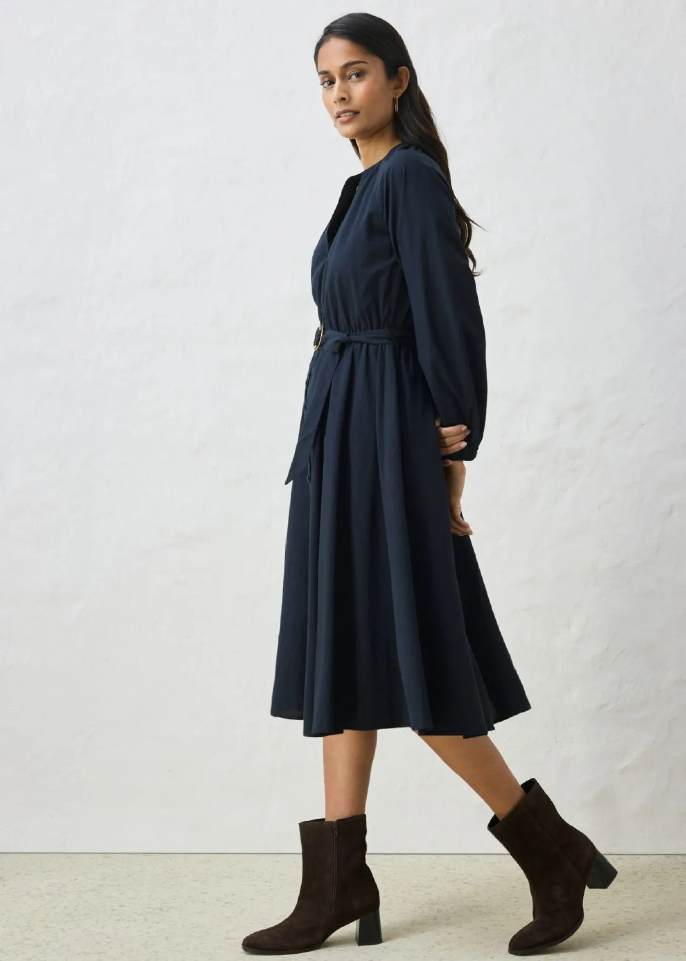 Vestido camisero con parte de seda y cinturón