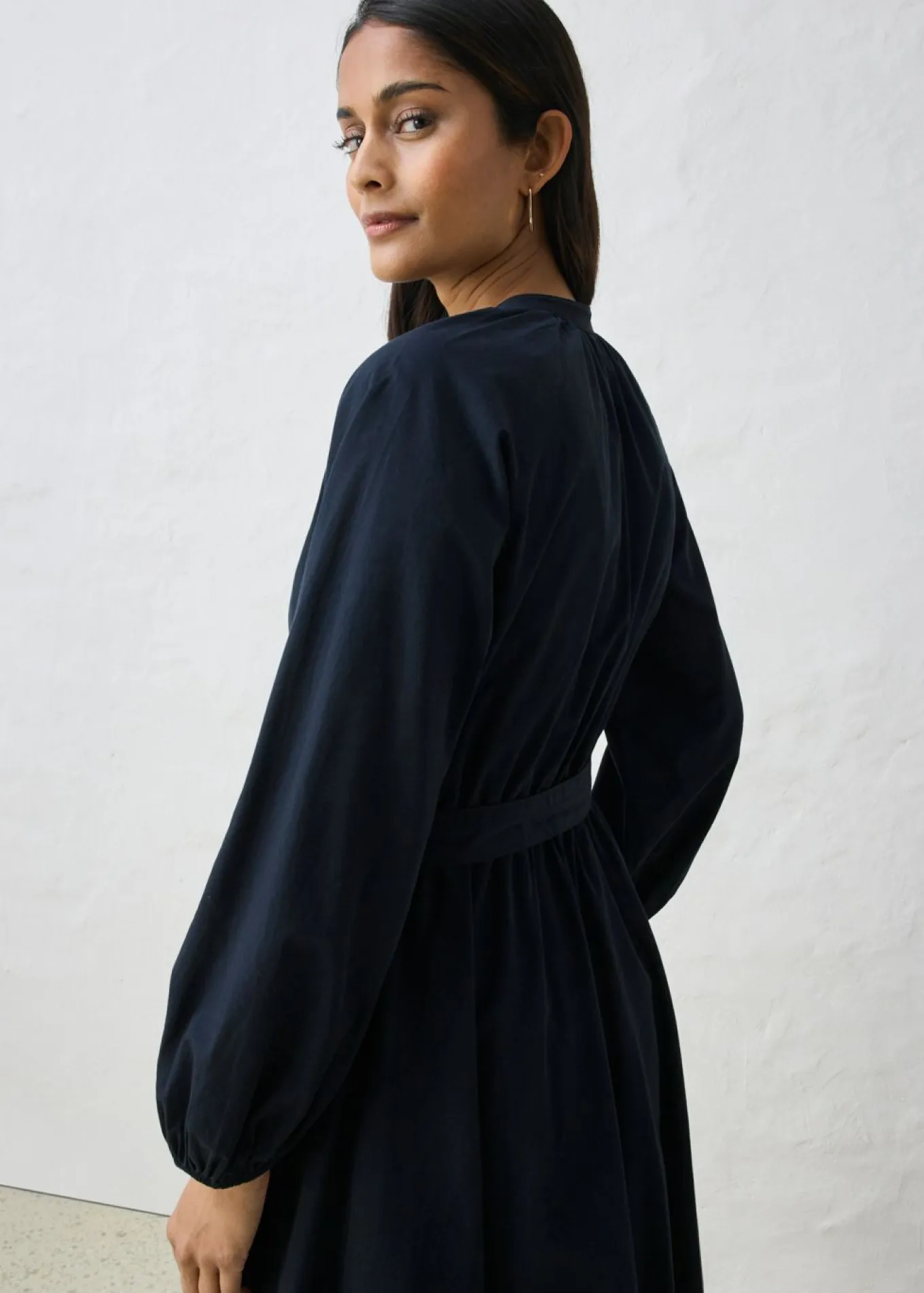 Vestido camisero con parte de seda y cinturón