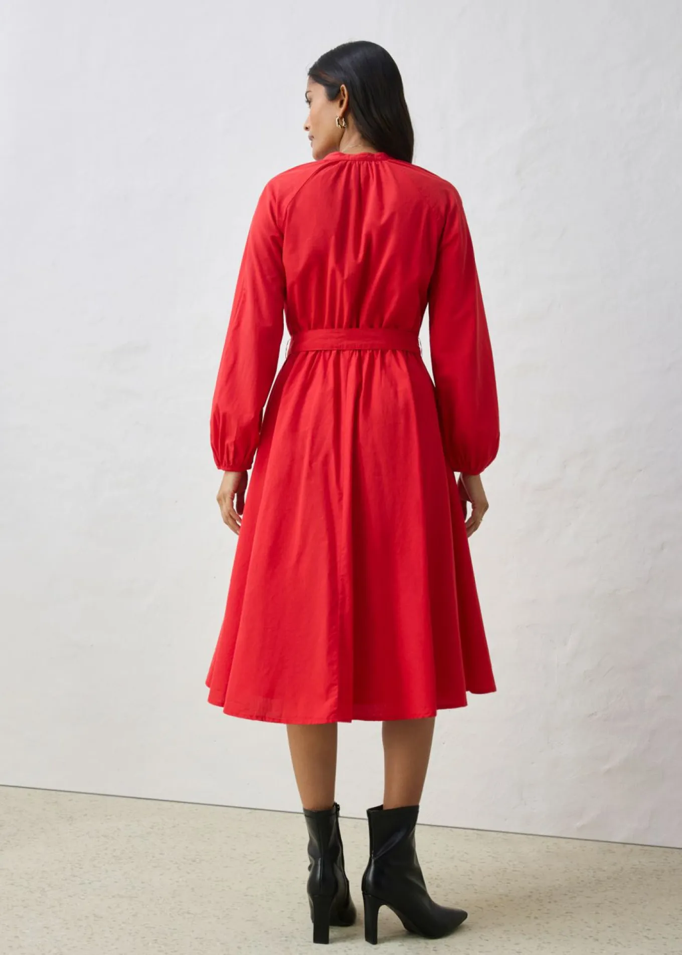 Vestido camisero con parte de seda y cinturón